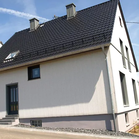 Mit Fernsicht, Eifel, Nuerburgring 公寓 *