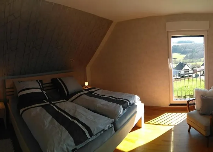 Mit Fernsicht, Eifel, Nuerburgring Bauler